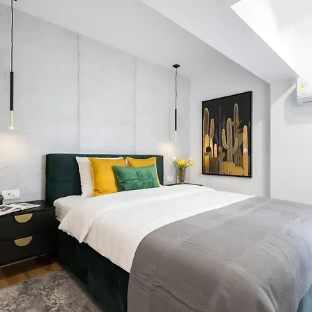 Sunny 2br Large Midtown Flat - 3 Superb Balconies Lägenhet Bukarest