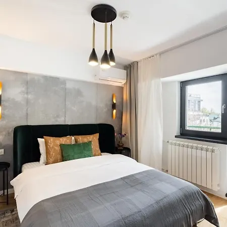 Sunny 2br Large Midtown Flat - 3 Superb Balconies Lägenhet Bukarest
