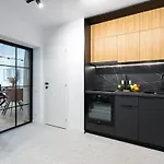 Sunny 2br Large Midtown Flat - 3 Superb Balconies