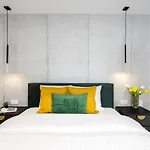 アパート Sunny 2br Large Midtown Flat - 3 Superb Balconies ブカレスト