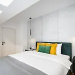 Sunny 2br Large Midtown Flat - 3 Superb Balconies アパート *
