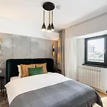 Sunny 2br Large Midtown Flat - 3 Superb Balconies アパート ブカレスト