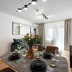 アパート Sunny 2br Large Midtown Flat - 3 Superb Balconies ブカレスト