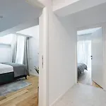 アパート Sunny 2br Large Midtown Flat - 3 Superb Balconies ブカレスト