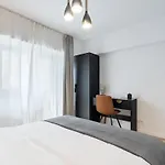 Sunny 2br Large Midtown Flat - 3 Superb Balconies *