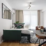 アパート Sunny 2br Large Midtown Flat - 3 Superb Balconies ブカレスト