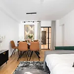 Sunny 2br Large Midtown Flat - 3 Superb Balconies アパート ブカレスト