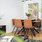 Sunny 2br Large Midtown Flat - 3 Superb Balconies * ブカレスト