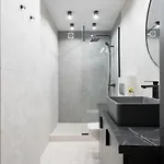 Sunny 2br Large Midtown Flat - 3 Superb Balconies アパート *