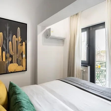 Sunny 2br Large Midtown Flat - 3 Superb Balconies * Bucharest