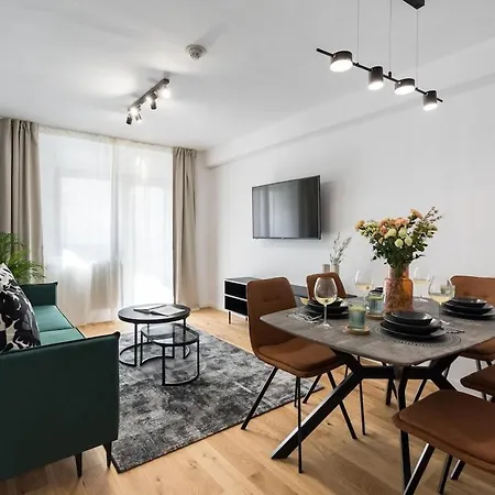 Sunny 2br Large Midtown Flat - 3 Superb Balconies Apartment