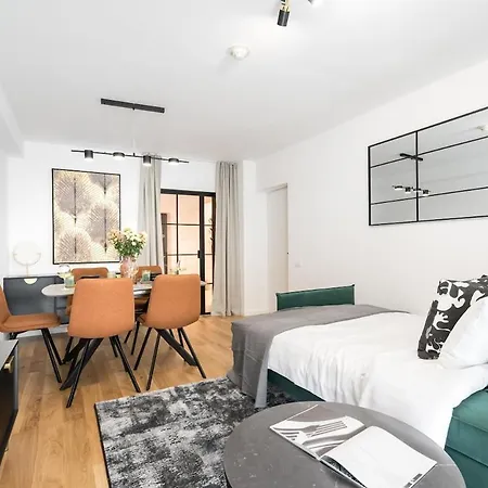 Sunny 2br Large Midtown Flat - 3 Superb Balconies Διαμέρισμα