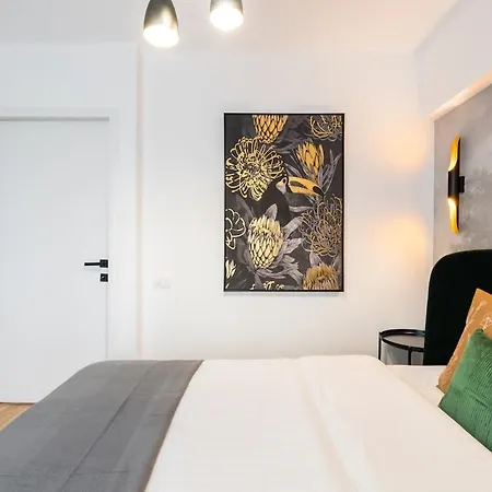 Sunny 2br Large Midtown Flat - 3 Superb Balconies Apartament *