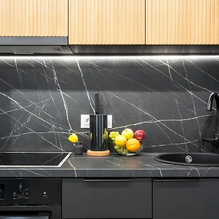 Sunny 2br Large Midtown Flat - 3 Superb Balconies Bukarest