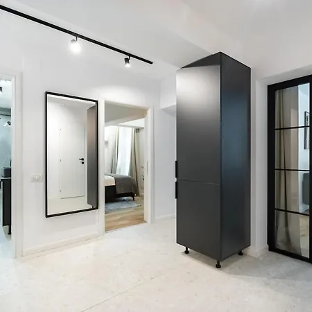 Sunny 2br Large Midtown Flat - 3 Superb Balconies