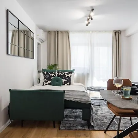 Apartament Sunny 2br Large Midtown Flat - 3 Superb Balconies Bukareszt