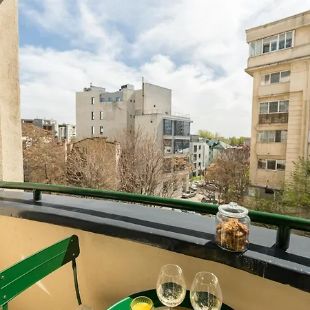 Sunny 2br Large Midtown Flat - 3 Superb Balconies