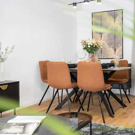 Sunny 2br Large Midtown Flat - 3 Superb Balconies * Bukarest