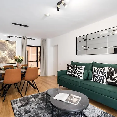 Sunny 2br Large Midtown Flat - 3 Superb Balconies Bucharest