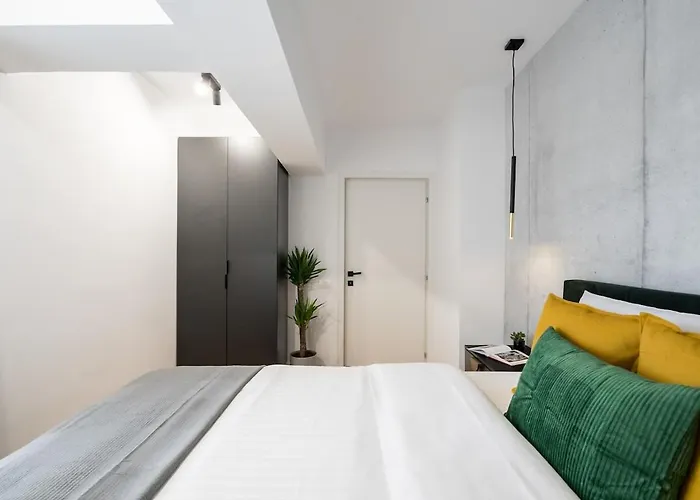 Sunny 2br Large Midtown Flat - 3 Superb Balconies * Bucureşti