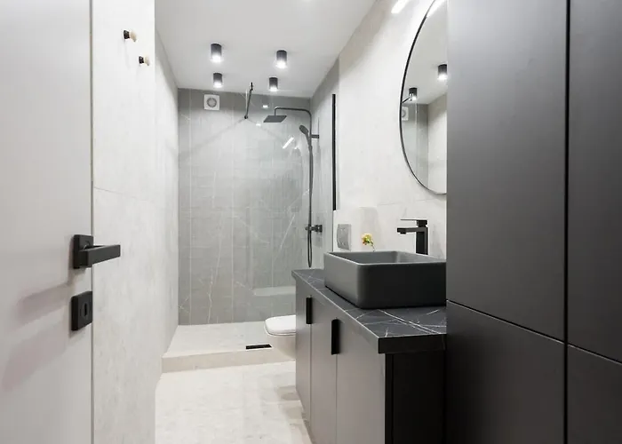 Apartament Sunny 2br Large Midtown Flat - 3 Superb Balconies