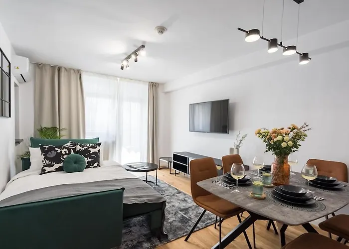 Sunny 2br Large Midtown Flat - 3 Superb Balconies