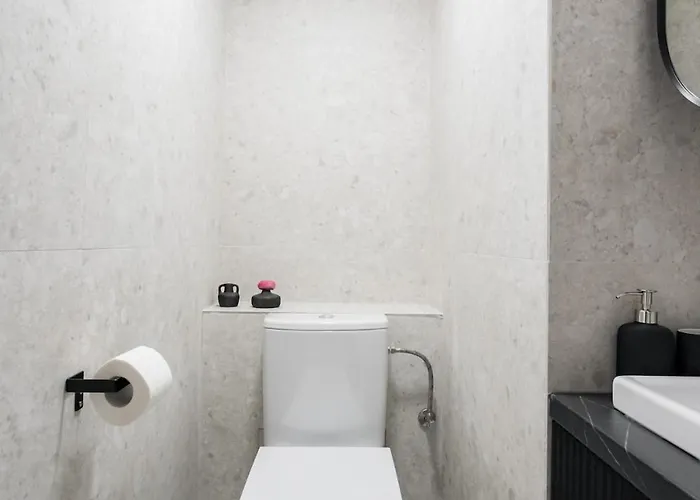 Apartament Sunny 2br Large Midtown Flat - 3 Superb Balconies