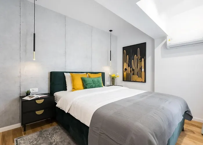 Sunny 2br Large Midtown Flat - 3 Superb Balconies 公寓 布加勒斯特