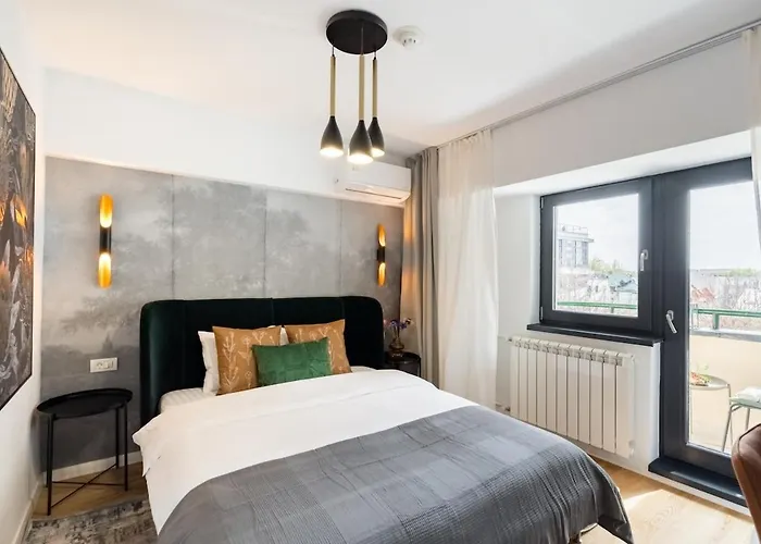 Sunny 2br Large Midtown Flat - 3 Superb Balconies 公寓 布加勒斯特