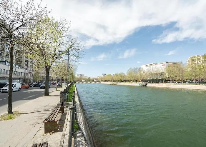 Sunny 2br Large Midtown Flat - 3 Superb Balconies *