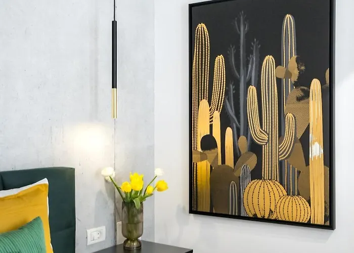 Sunny 2br Large Midtown Flat - 3 Superb Balconies * Bukarest