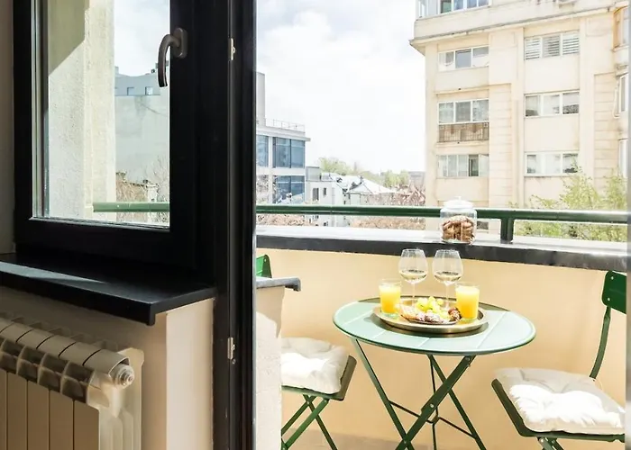 Sunny 2br Large Midtown Flat - 3 Superb Balconies * Bukarest