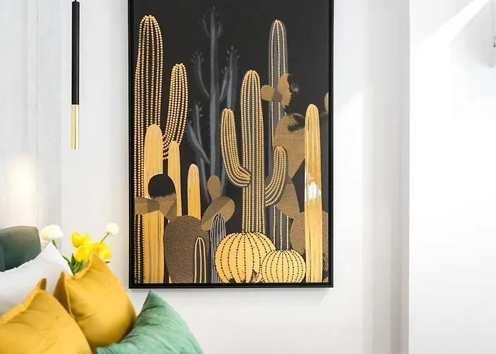 Апартаменти Sunny 2br Large Midtown Flat - 3 Superb Balconies *