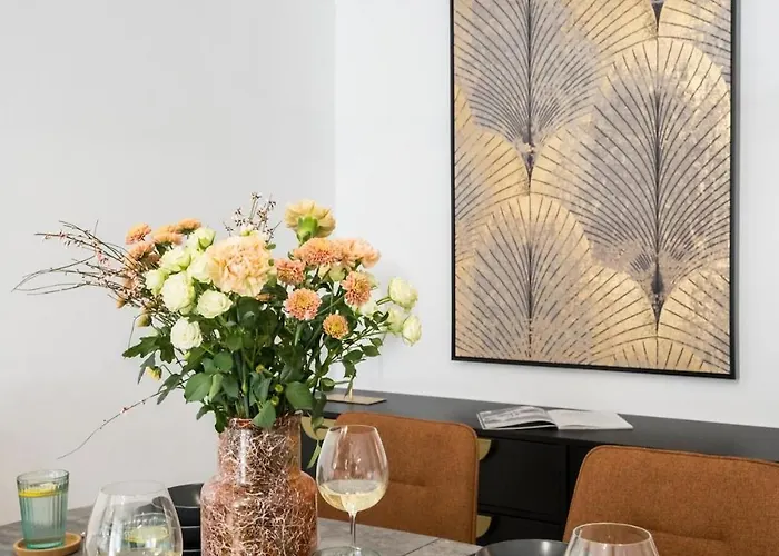 Sunny 2br Large Midtown Flat - 3 Superb Balconies 布加勒斯特