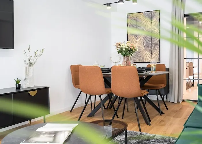 Sunny 2br Large Midtown Flat - 3 Superb Balconies * Бухарест