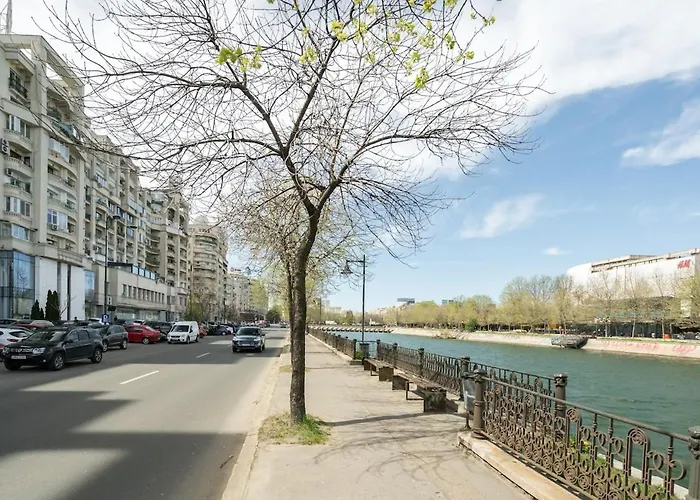 Sunny 2br Large Midtown Flat - 3 Superb Balconies