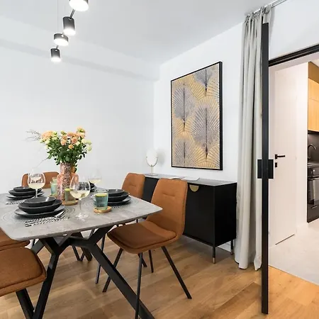 Sunny 2br Large Midtown Flat - 3 Superb Balconies Boekarest