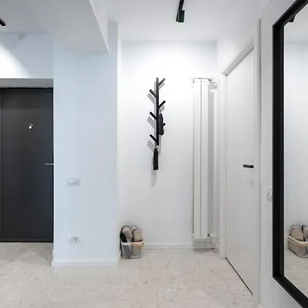 Апартаменты Sunny 2br Large Midtown Flat - 3 Superb Balconies