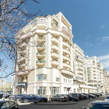 Апартаменты Sunny 2br Large Midtown Flat - 3 Superb Balconies