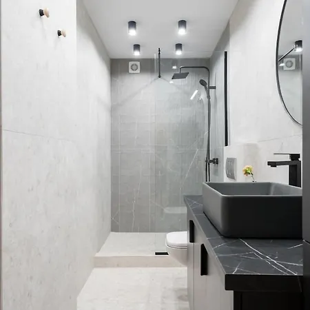 Sunny 2br Large Midtown Flat - 3 Superb Balconies Appartement *