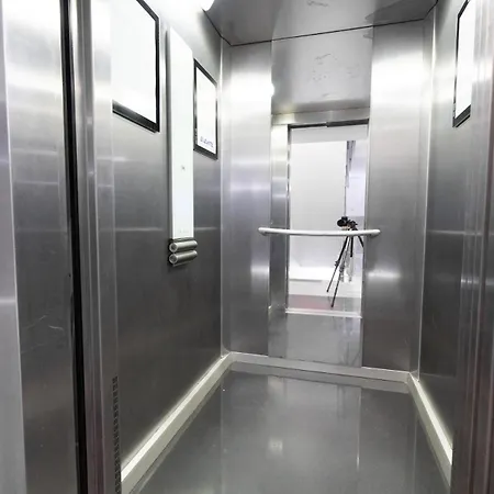 Appartement Sunny 2br Large Midtown Flat - 3 Superb Balconies Boekarest