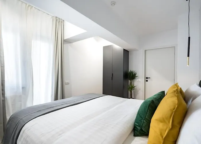 Sunny 2br Large Midtown Flat - 3 Superb Balconies Bucharest