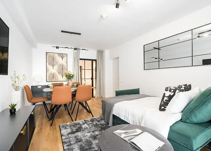 Sunny 2br Large Midtown Flat - 3 Superb Balconies Apartment