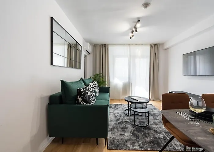 Sunny 2br Large Midtown Flat - 3 Superb Balconies * Bucharest