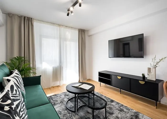 Sunny 2br Large Midtown Flat - 3 Superb Balconies Apartment