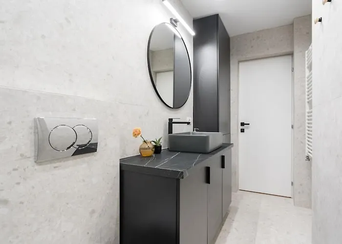 Apartment Sunny 2br Large Midtown Flat - 3 Superb Balconies