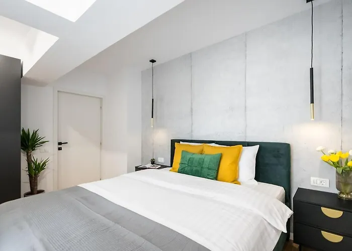 Sunny 2br Large Midtown Flat - 3 Superb Balconies Apartment *