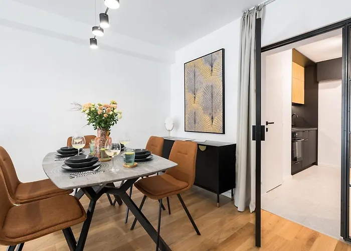 Sunny 2br Large Midtown Flat - 3 Superb Balconies Bucharest