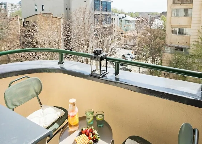 Sunny 2br Large Midtown Flat - 3 Superb Balconies Apartment Bucharest