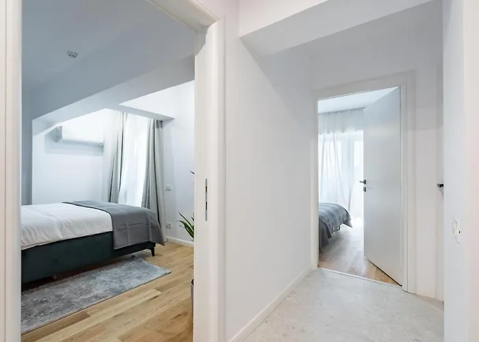 Apartment Sunny 2br Large Midtown Flat - 3 Superb Balconies Bucharest